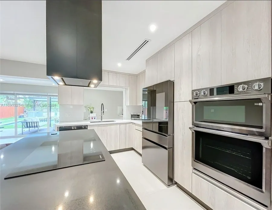 Modern kitchen remodel in Miami